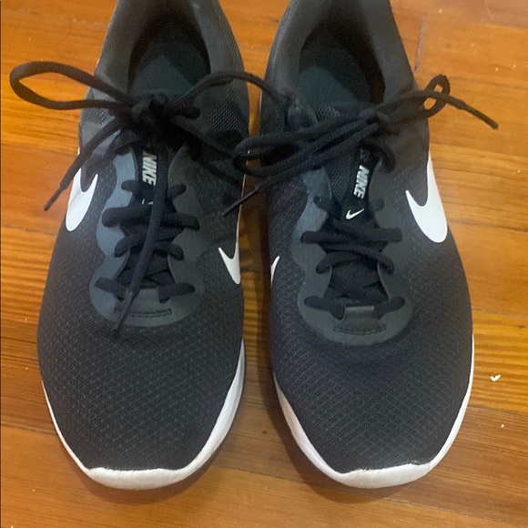 Nike Black and White Athletic Sneakers - Picture 4 of 4